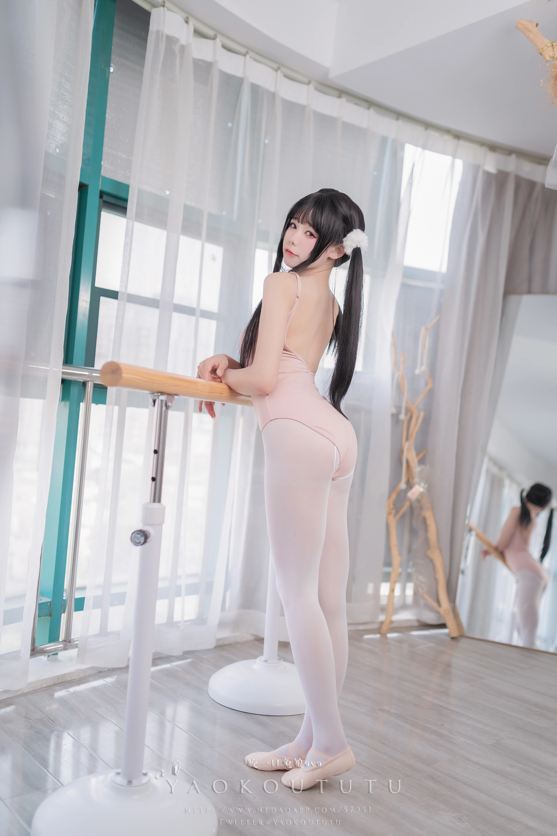 咬一口兔娘(黏黏团子兔) – NO.032 来不及的舞蹈课 1
